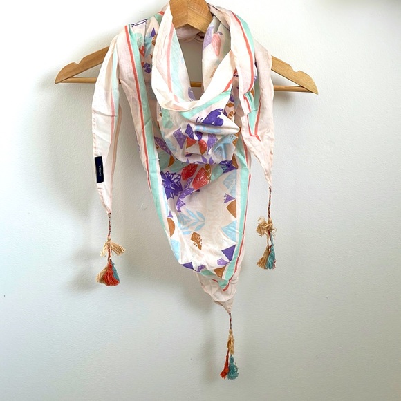 Aritzia | Talula Triangle Scarf with Tassels - Picture 1 of 3